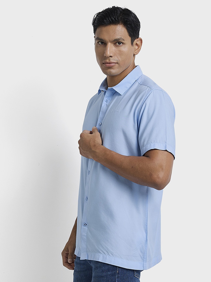 Men Solid Short Sleeves Shirt