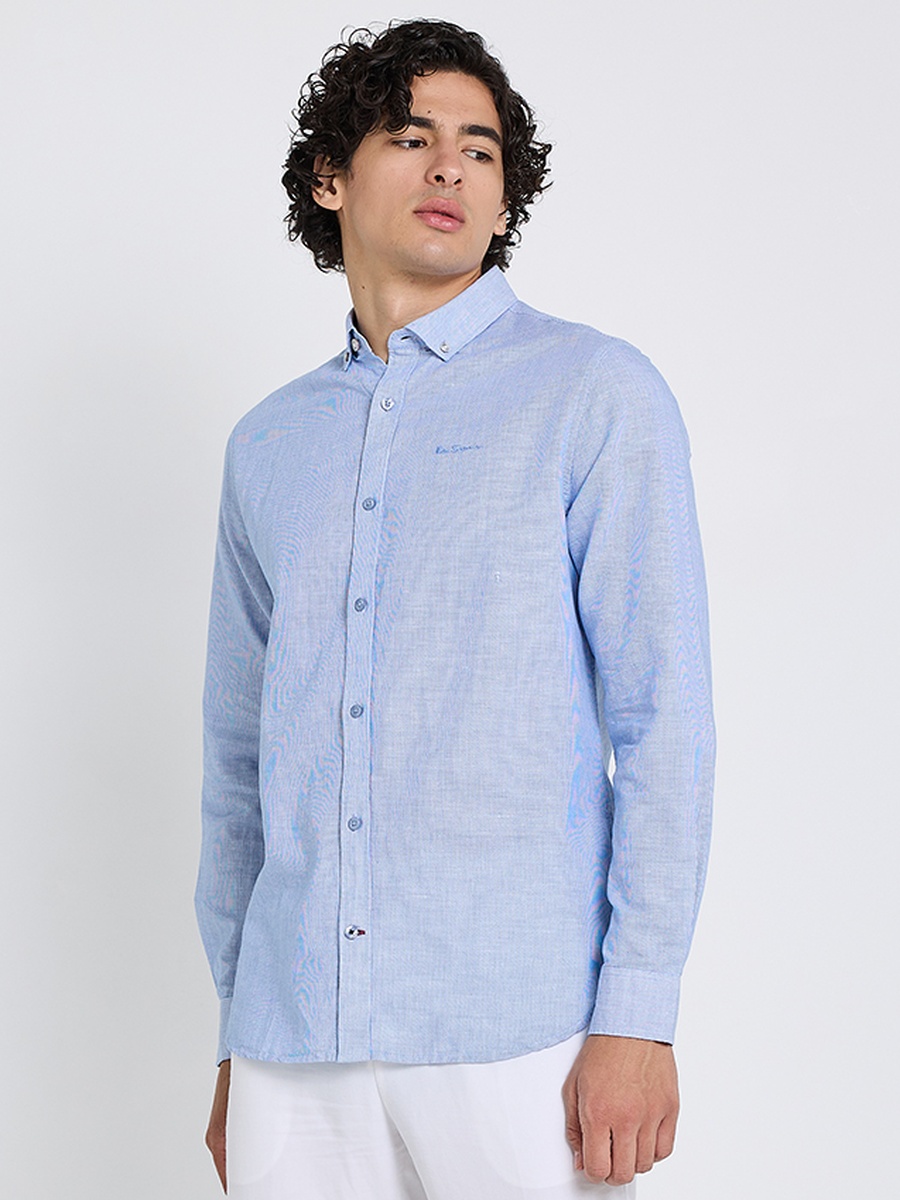 Men Solid Long Sleeves Shirt with Button-Down Collar