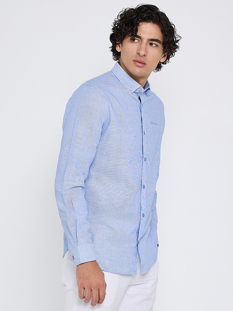 Men Solid Long Sleeves Shirt with Button-Down Collar