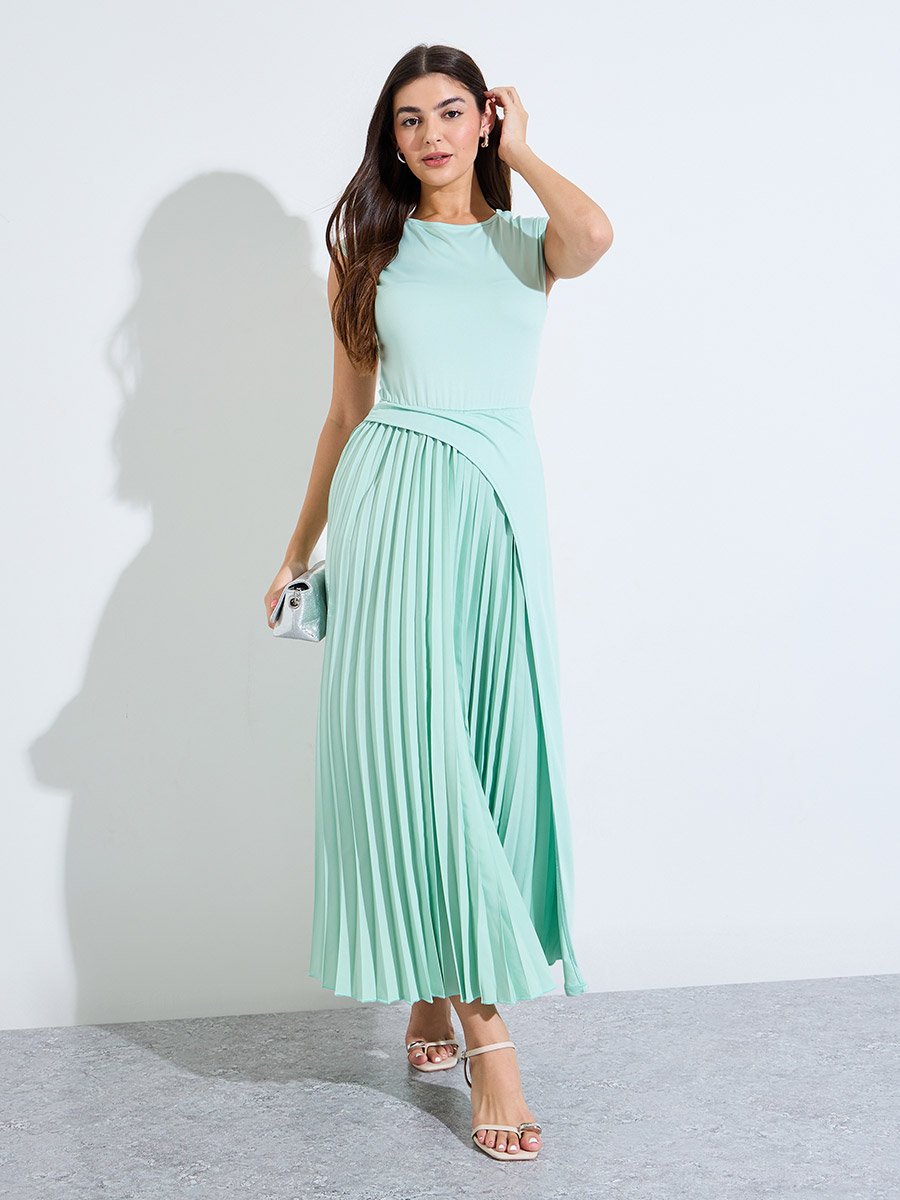 Green Solid Pleated A-Line Maxi Dress