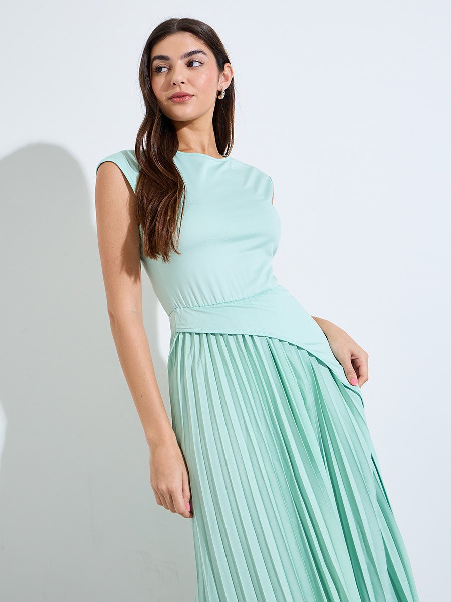 Green Solid Pleated A-Line Maxi Dress