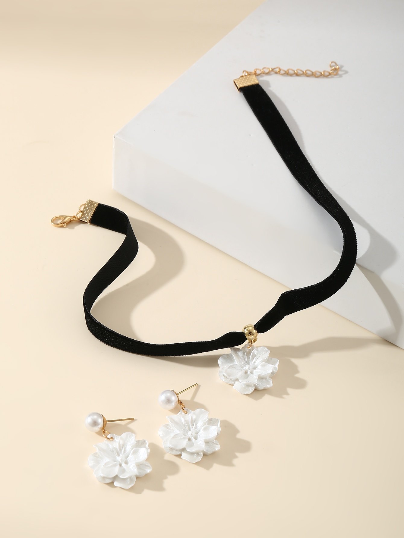 Pack of 3 - White Floral Chocker and Pearls Embellished Earrings