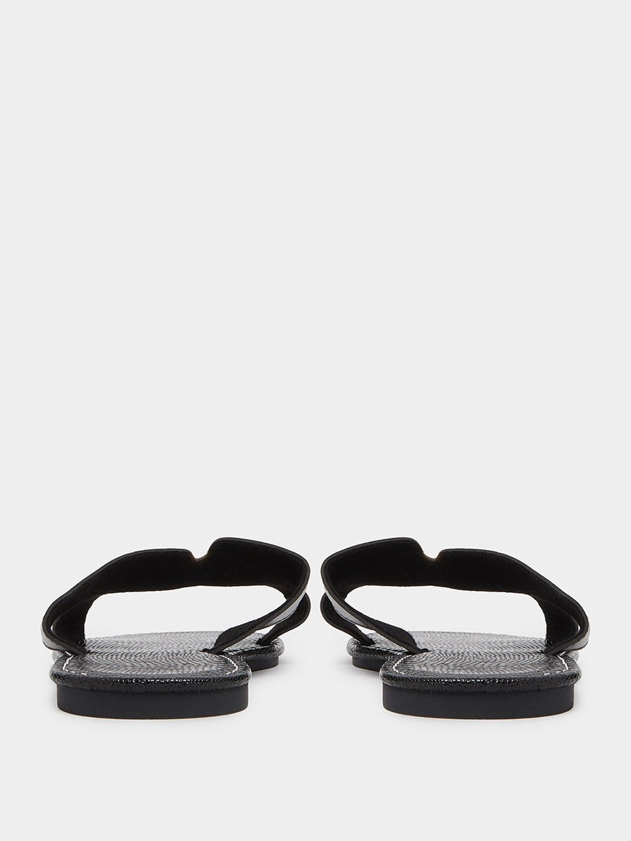 صندل أسود فلات بإبزيم ذهبي