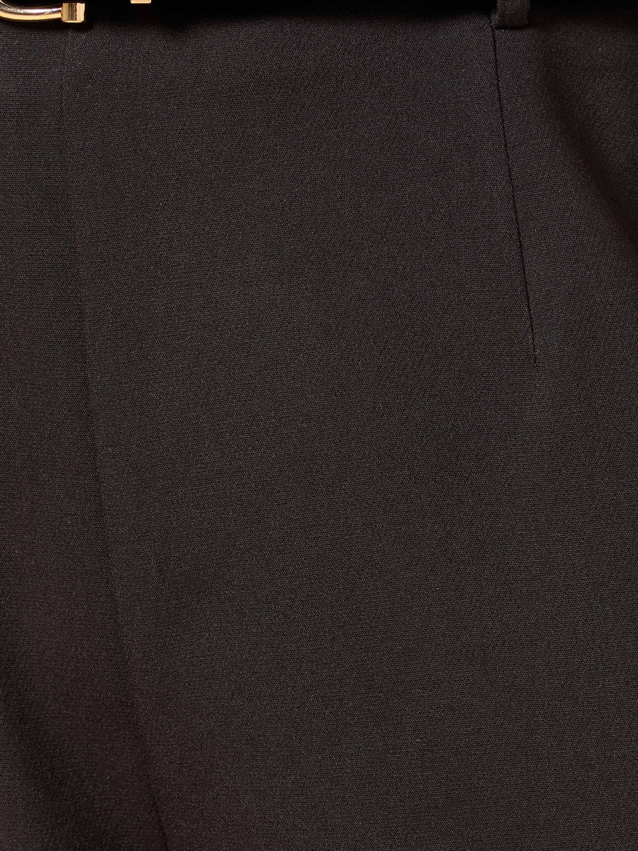 بنطلون واسع الساقين بحزام وخصر متوسط