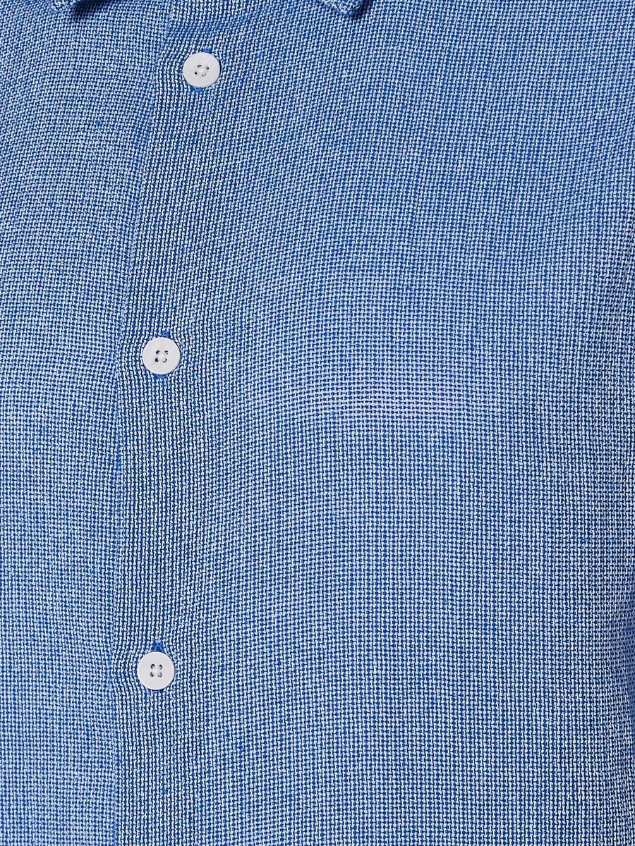 Men Regular Fit Collared Textured Short Sleeve Shirt