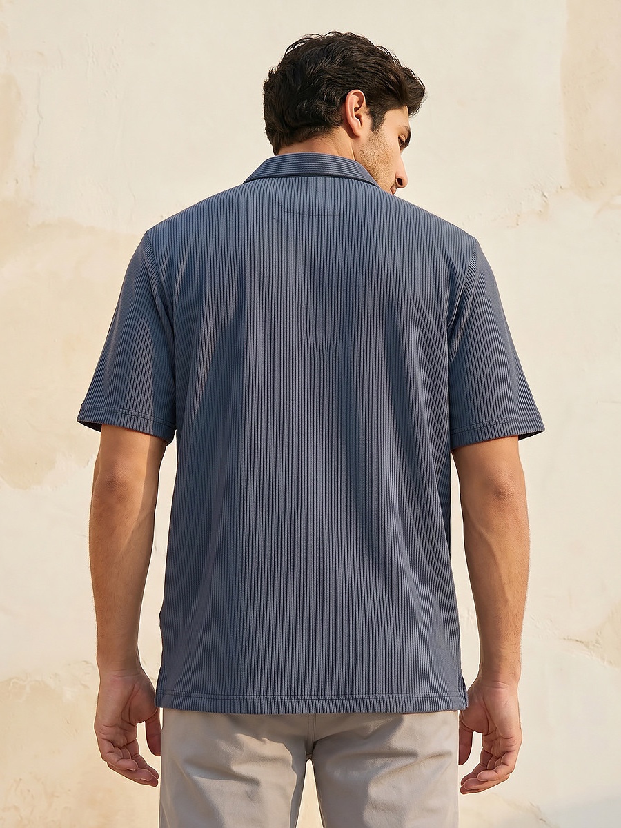 Men Regular Fit Collared Textured Short Sleeves Shirt