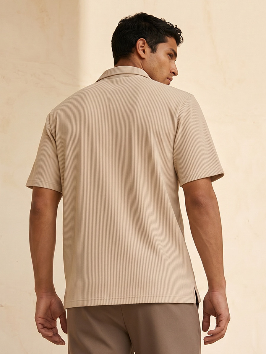 Men Regular Fit Collared Textured Short Sleeves Shirt