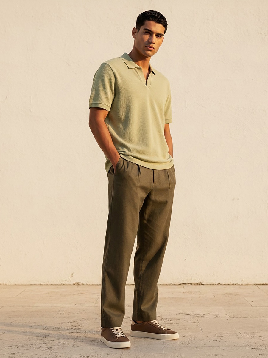 تيشيرت بولو بأكمام قصيرة وتفاصيل بارزة الملمس للرجال
