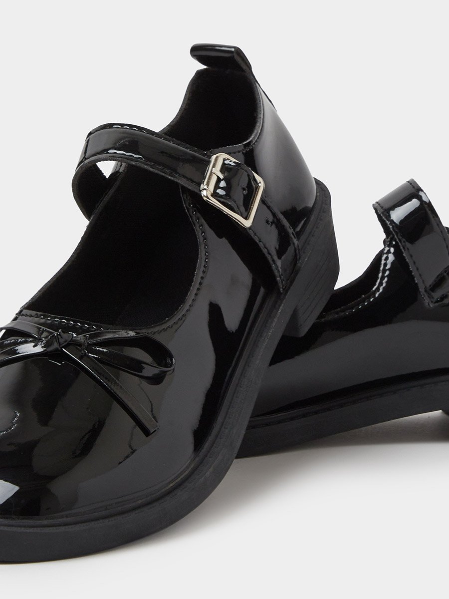 حذاء ماري جين فلات لامع بتفاصيل فيونكة بلون أسود