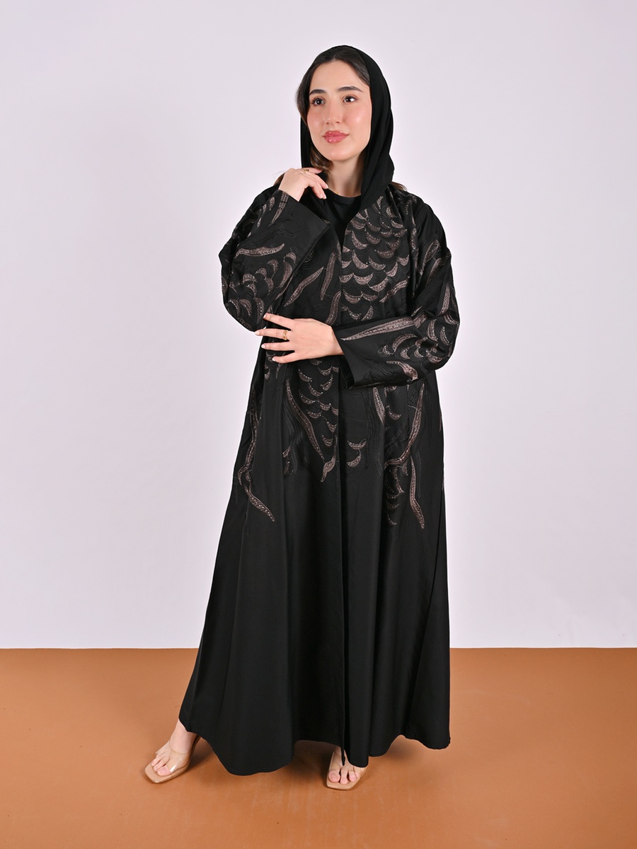 عباية مطرزة ومزينة