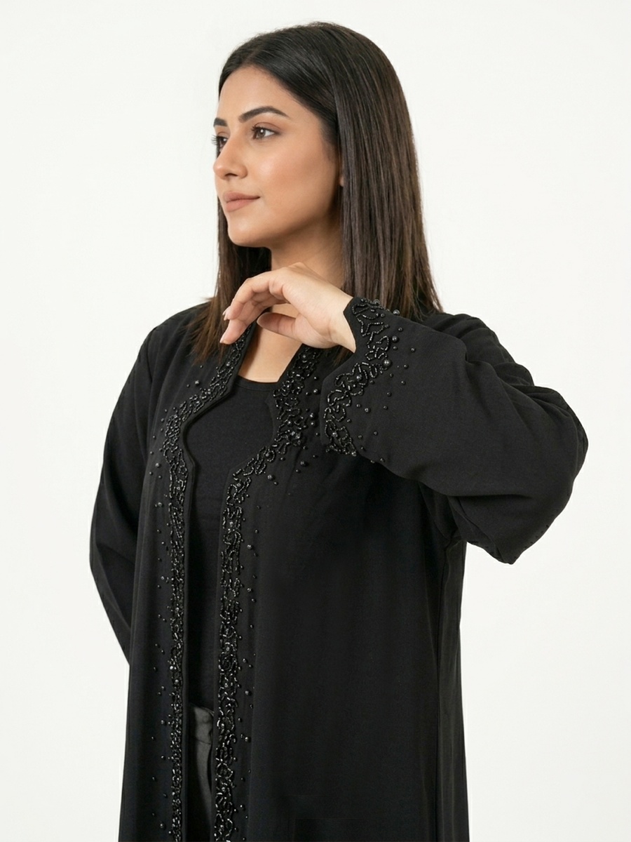 عباية ملفوفة مزينة