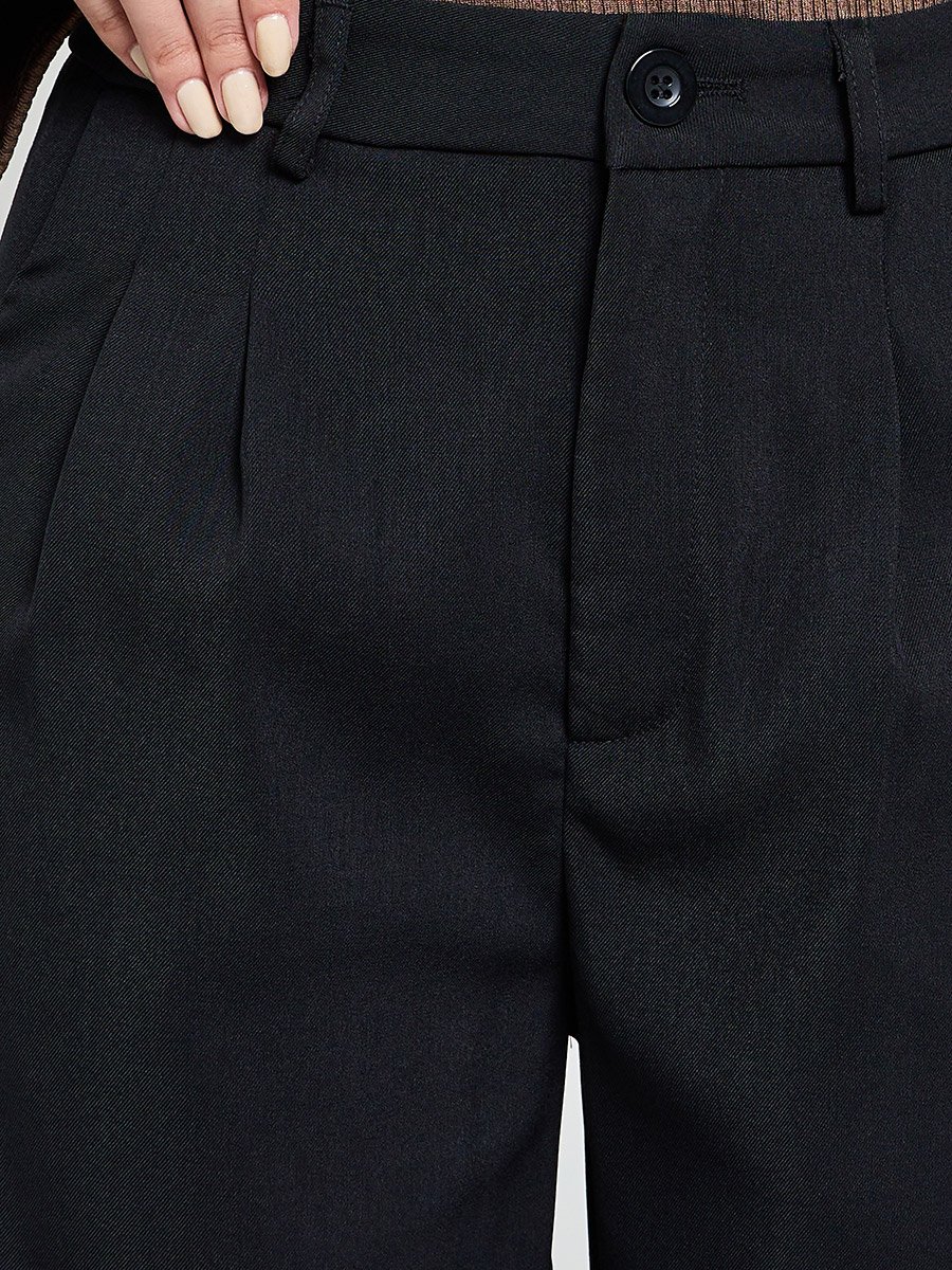 Black Solid Pleated Details Wide Leg Trousers