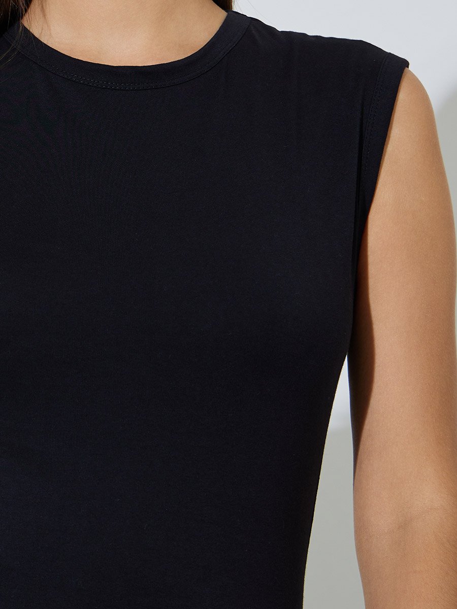 Black Solid Round Neck Fitted Tank