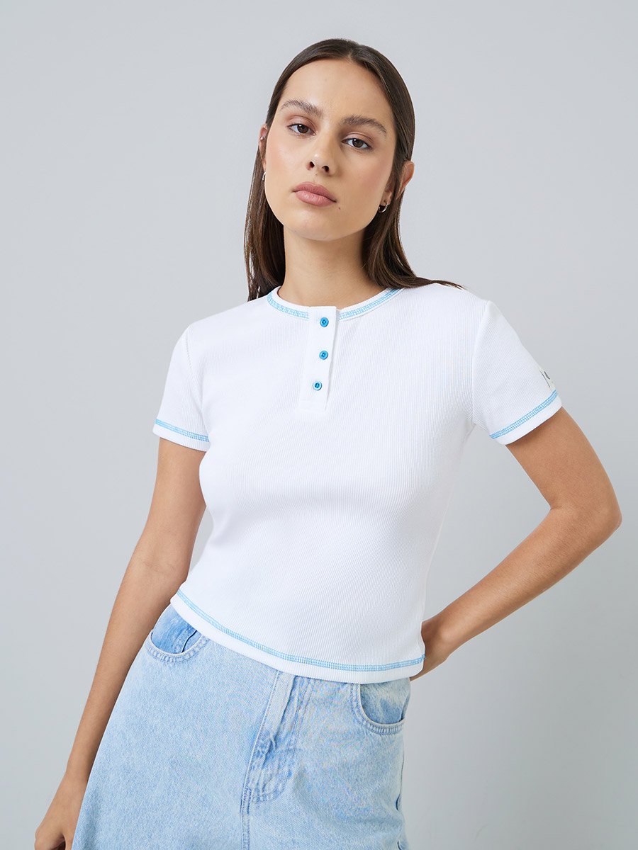 FITTED RIB HENLEY TEE WITH CONTRAST STITCH AND BADGE DETAIL , BLOCK- 7010656536