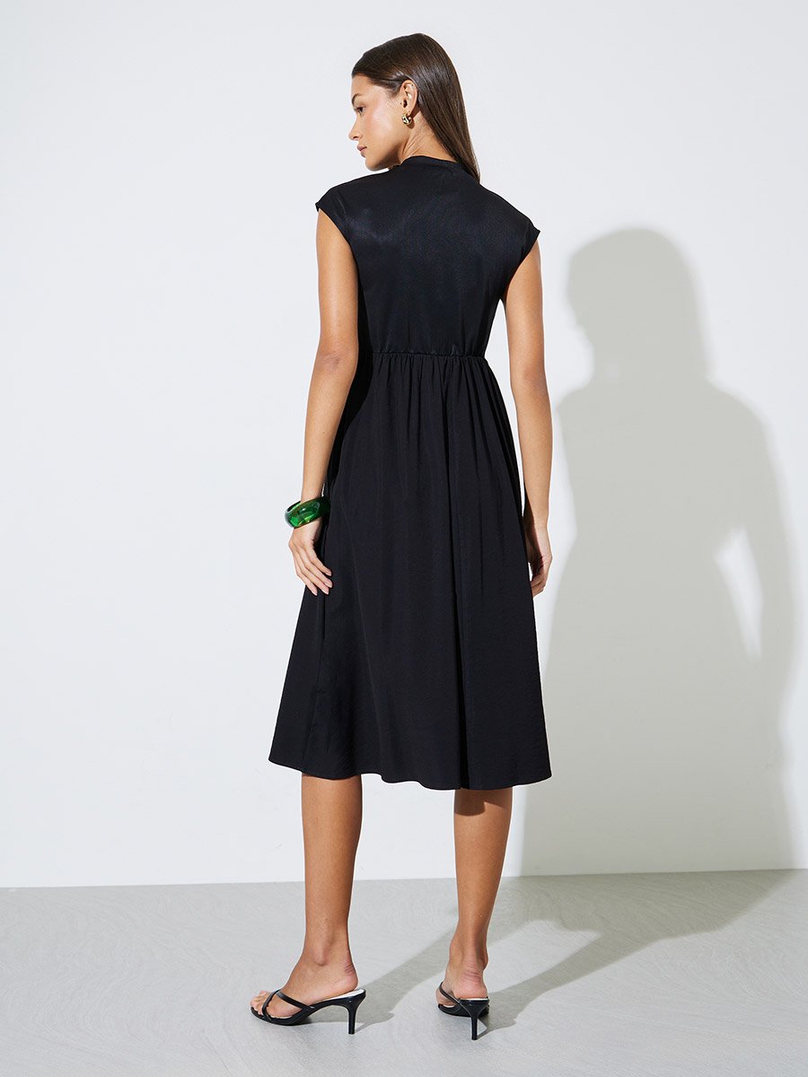Black Solid Sleeveless Pleated A-Line Midi Dress