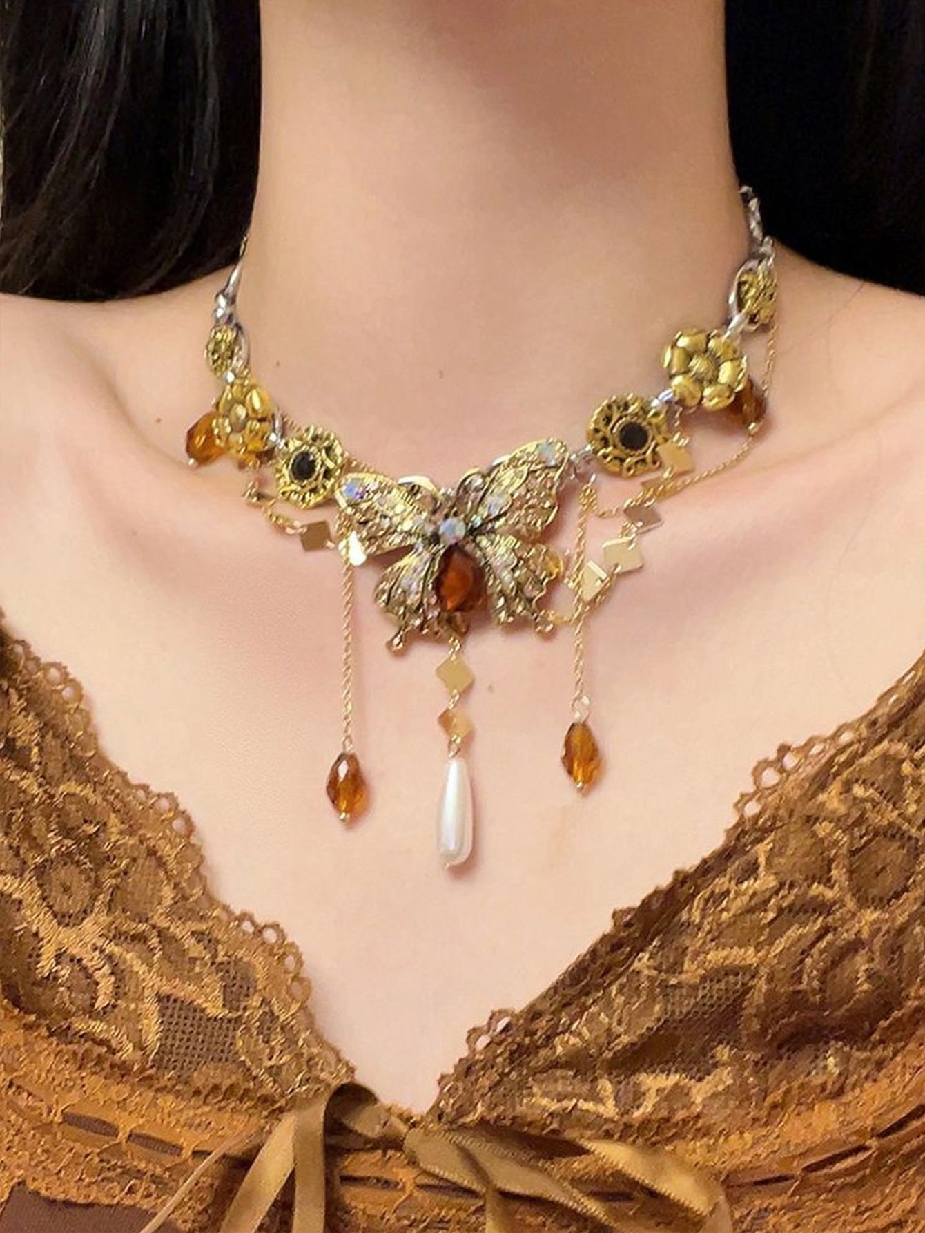 Baroque Pendant Necklace