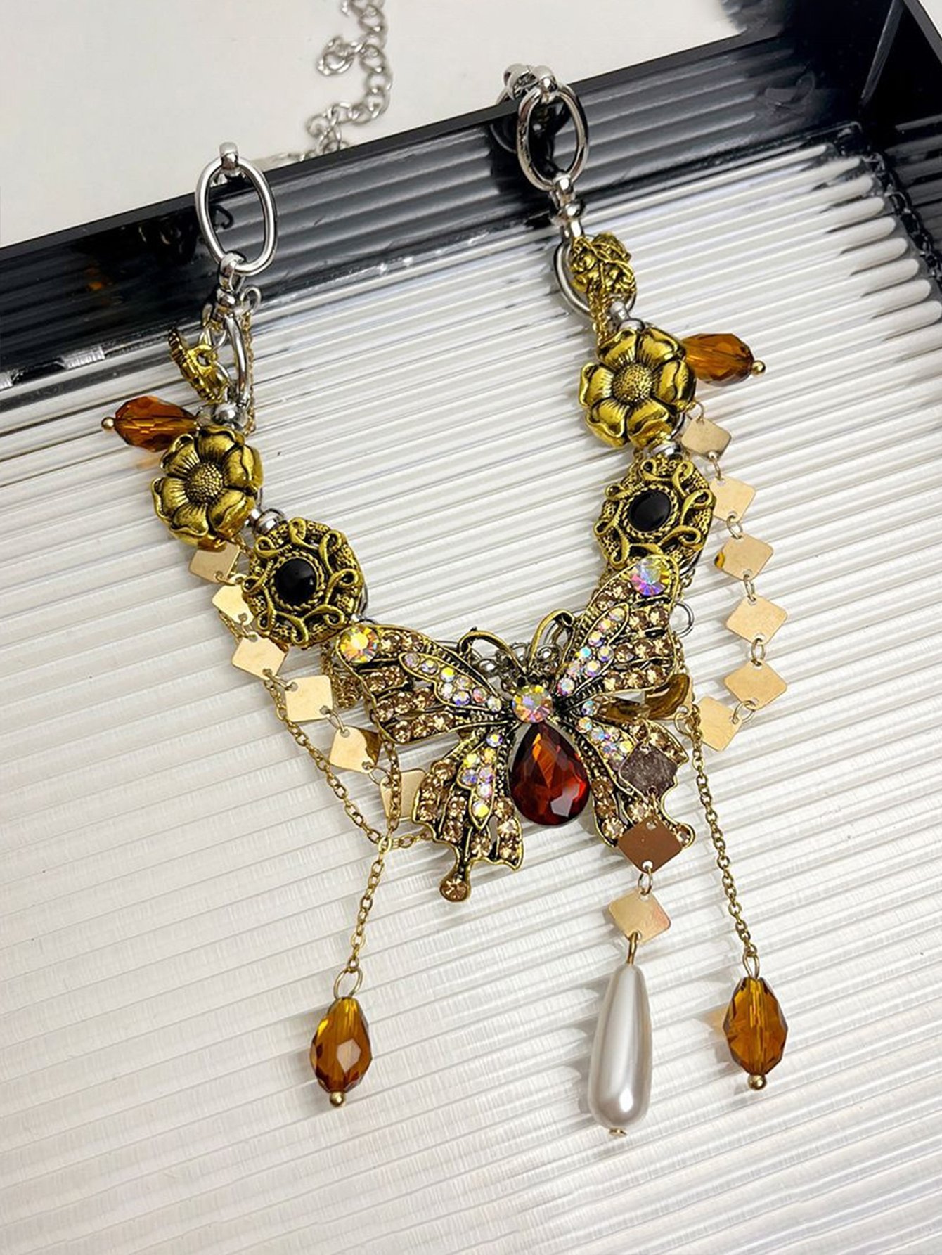 Baroque Pendant Necklace