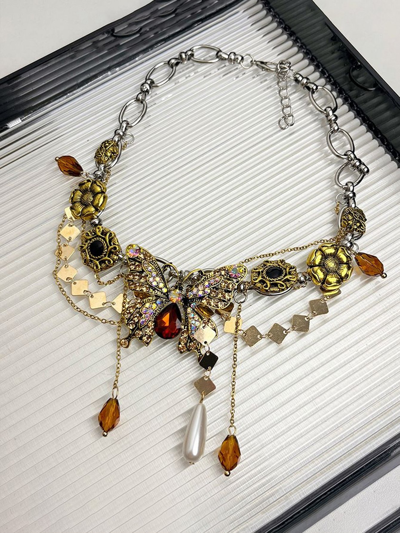 Baroque Pendant Necklace