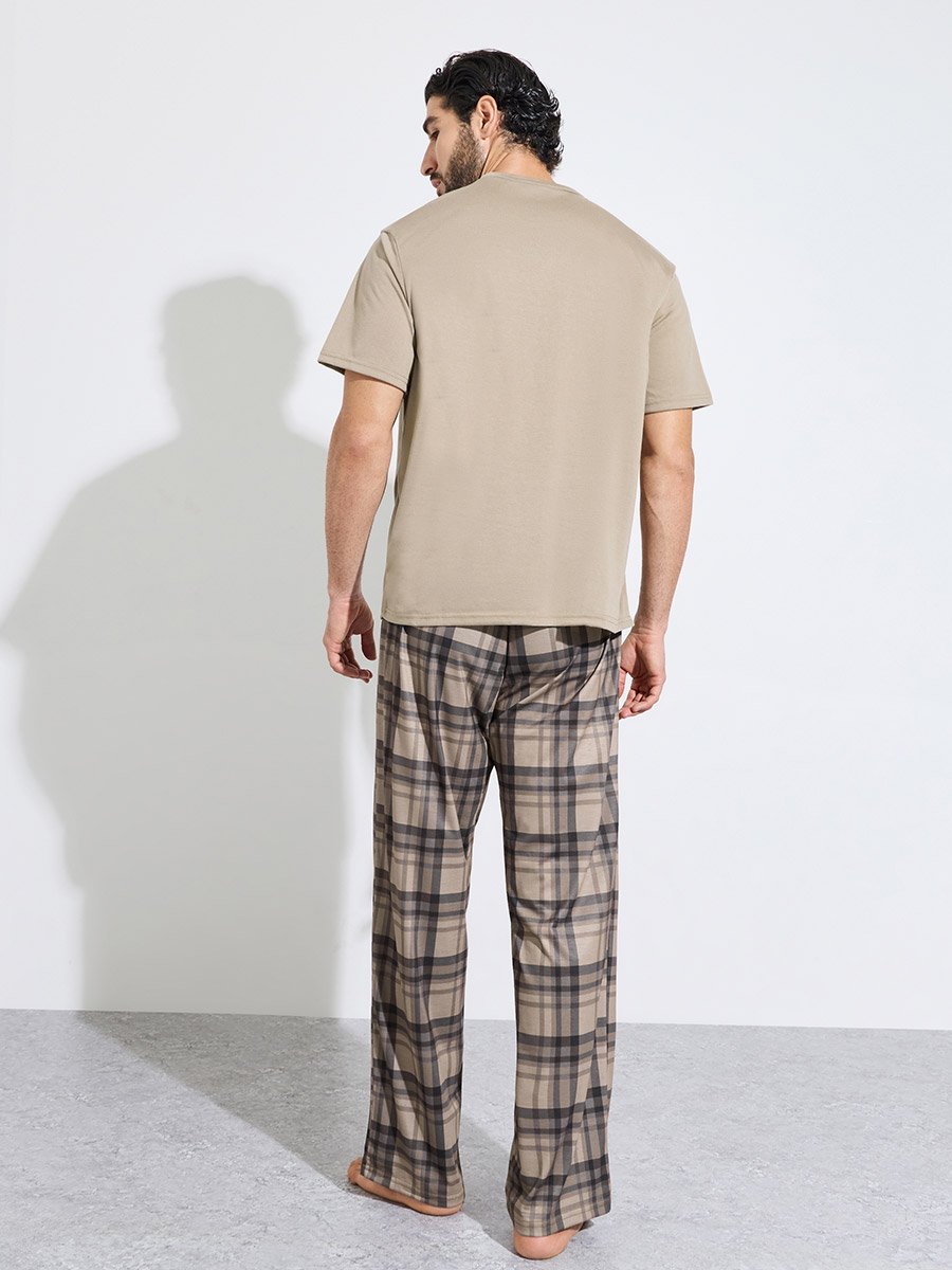 Men Brown Contrast Pocket T-Shirt and Checked Pyjama Set