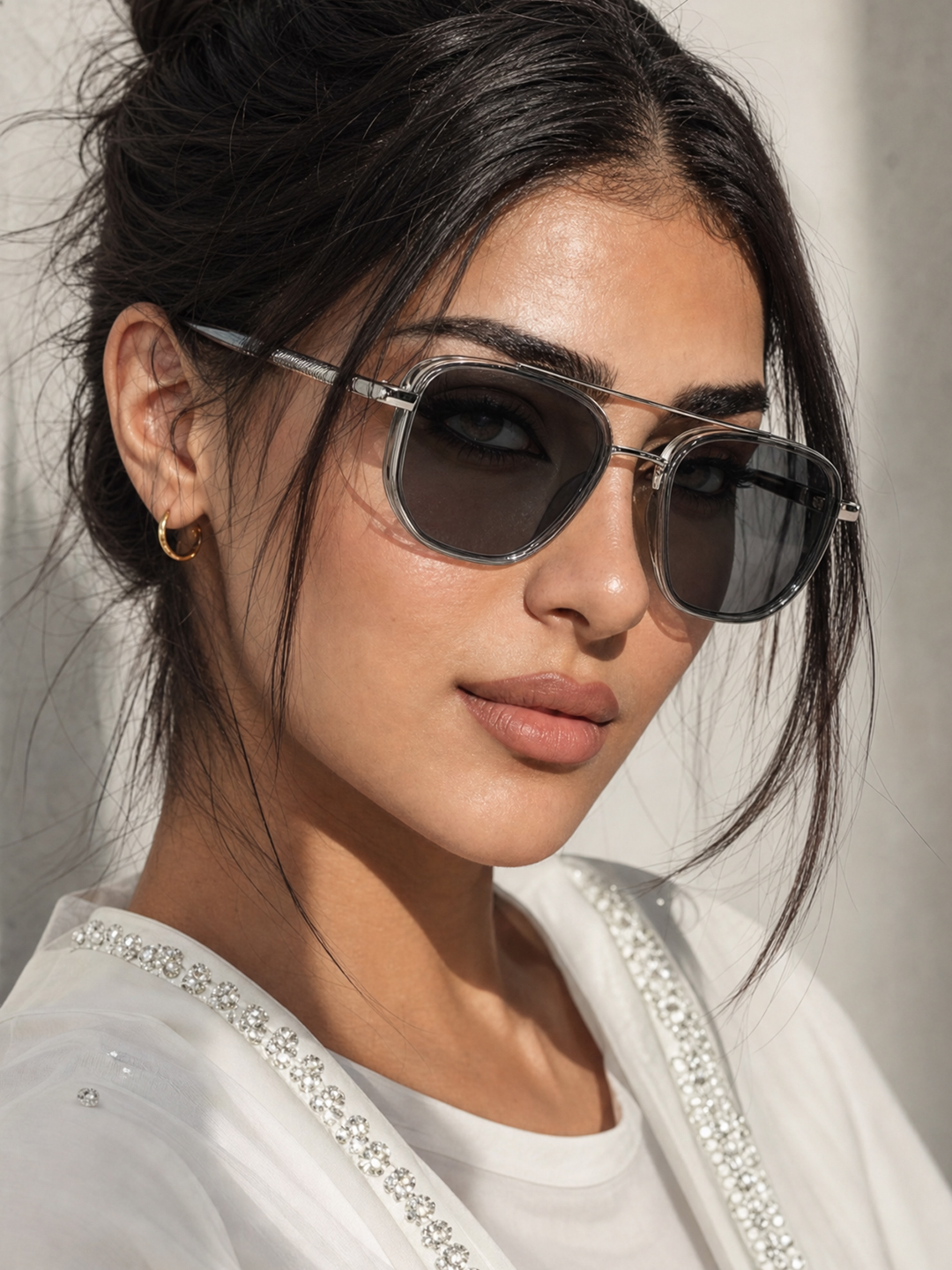نظارة شمسية هندسية بلون فضي