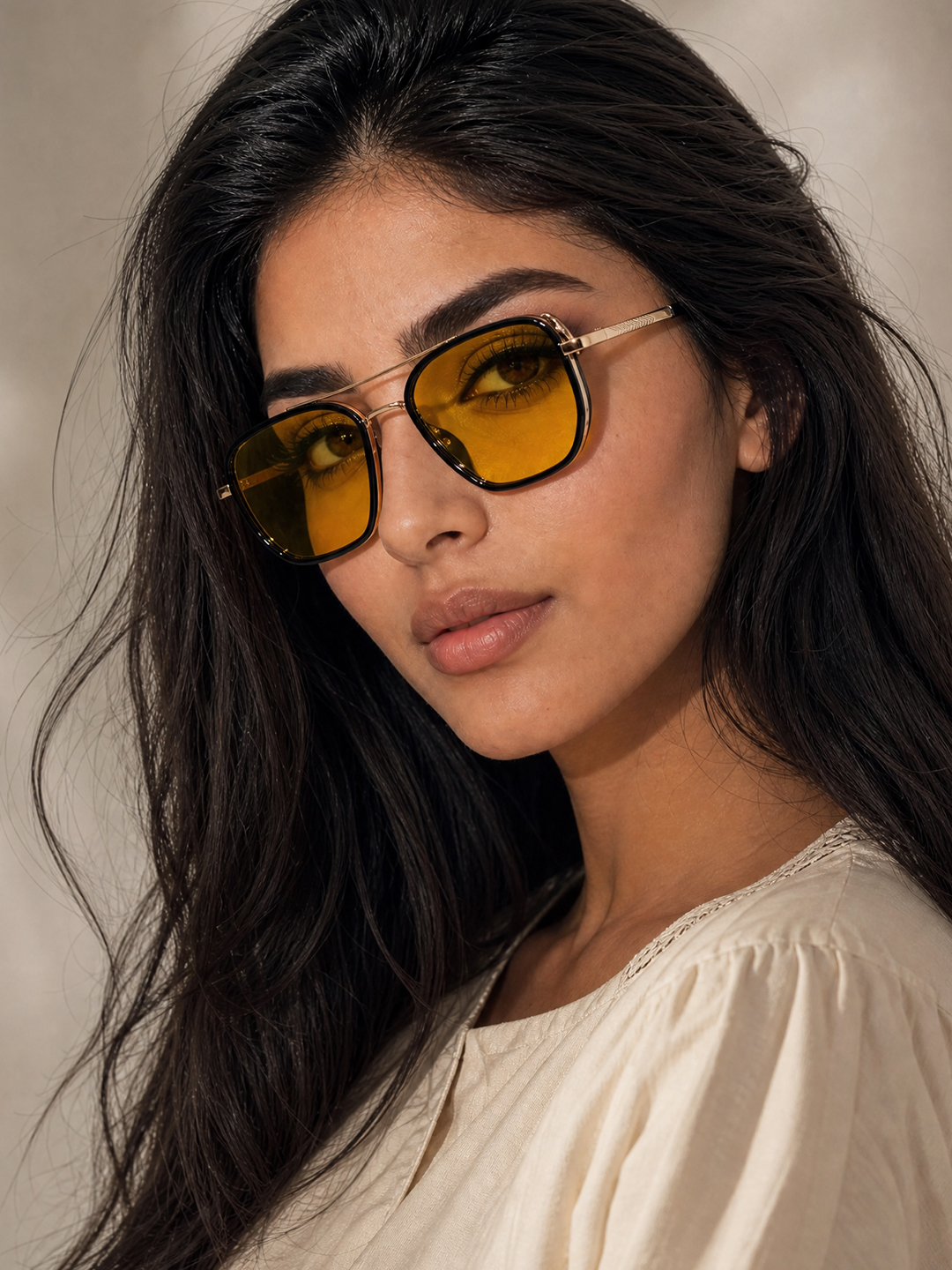 نظارة شمسية أنيقة بجسر مزدوج باللون الذهبي