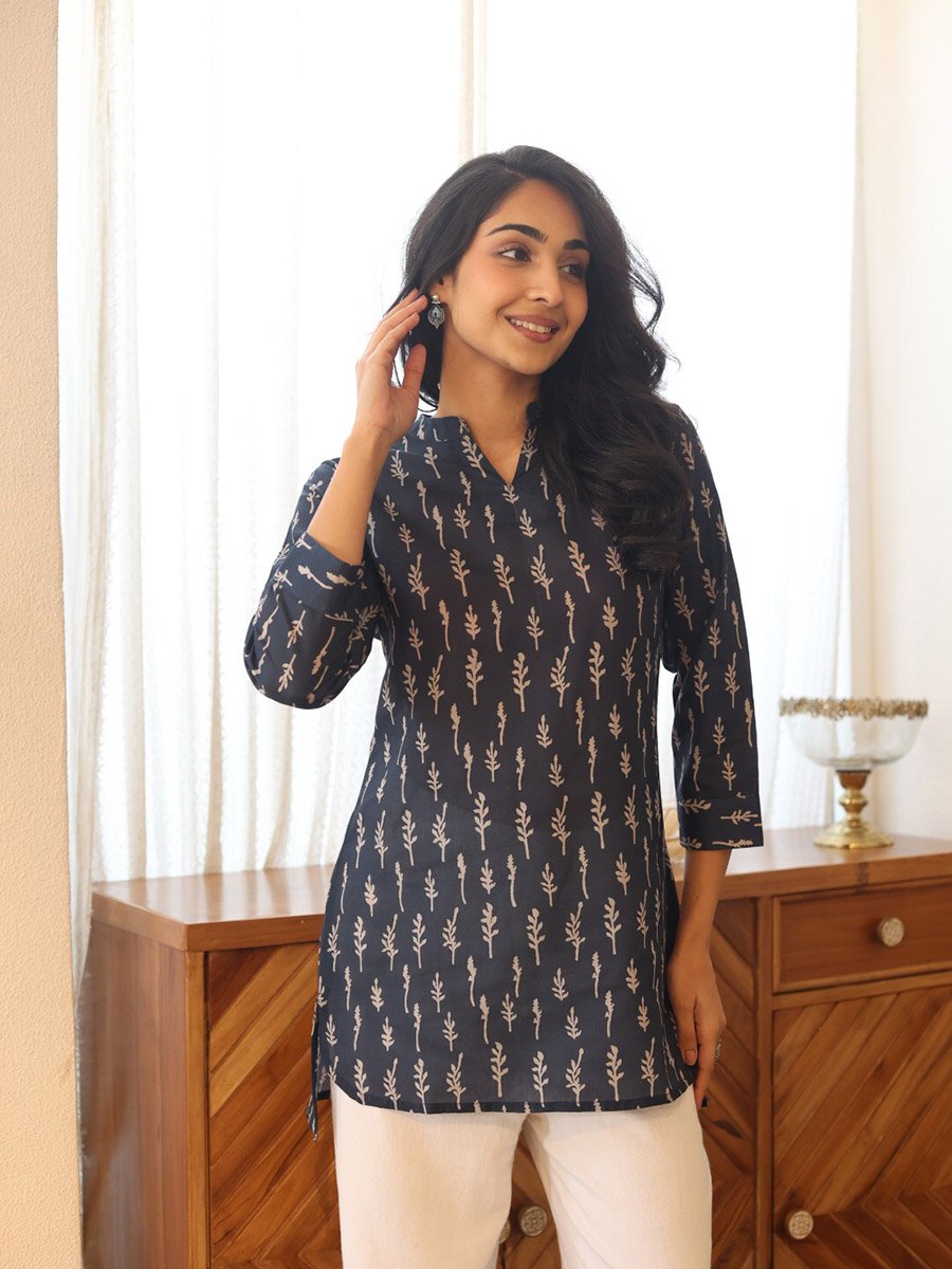 Dark Blue Floral Print 3/4 Sleeve Mandarin Collar Top