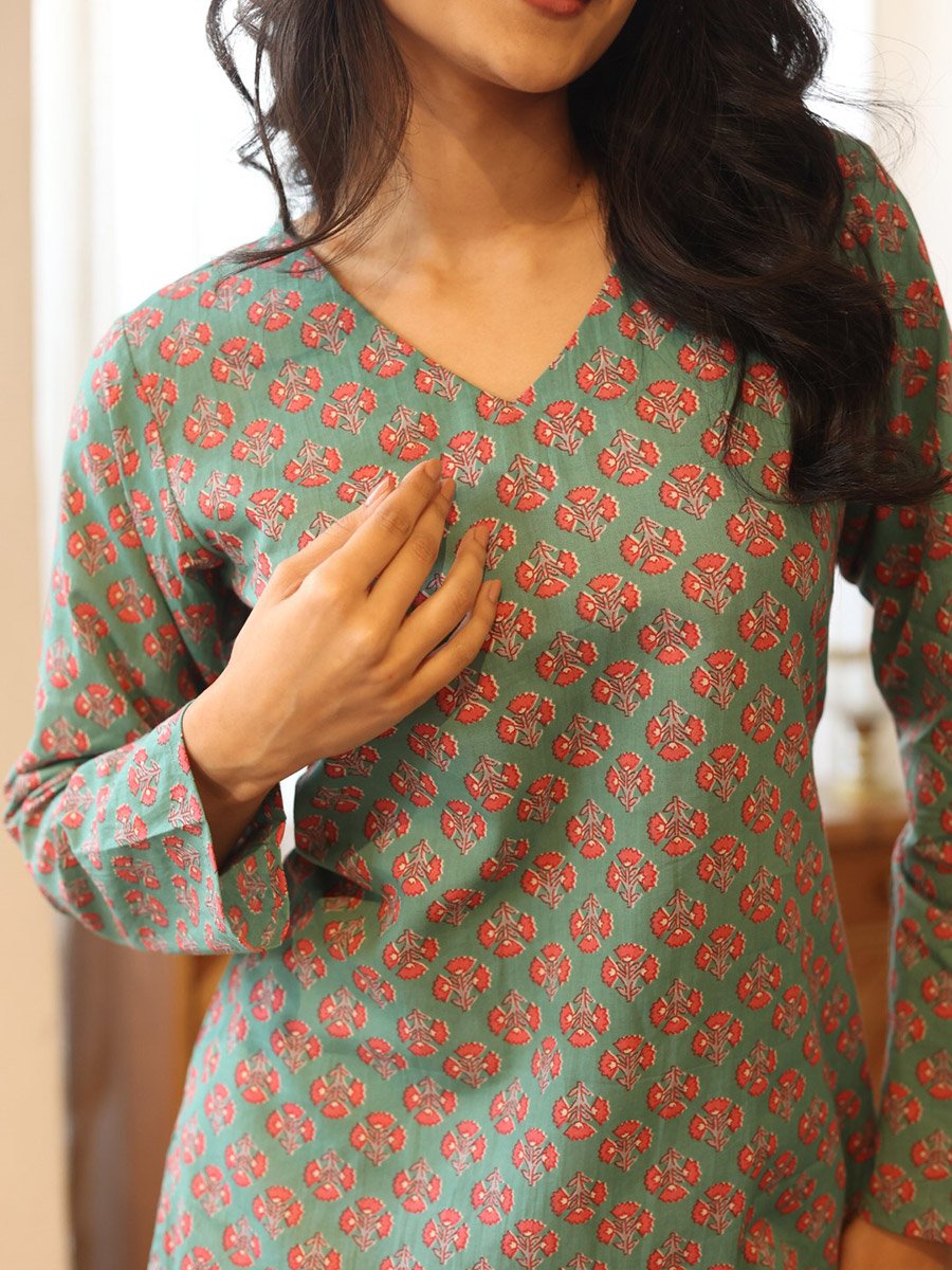 Green Floral Print Long Sleeve V-Neck Tunic Top