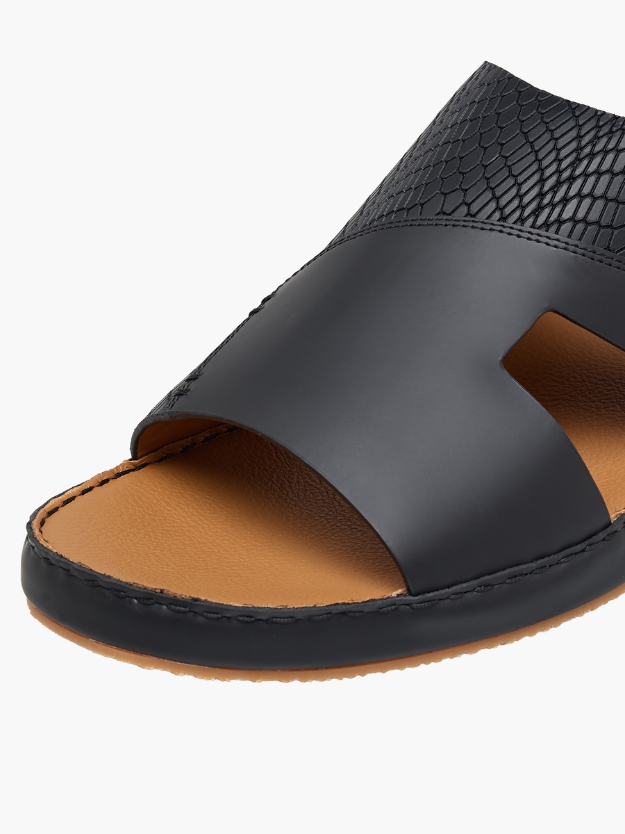 Men Textured Leather Arabic Sandals