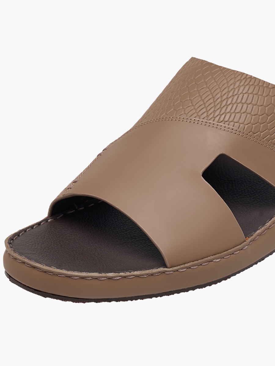 Men Textured Leather Arabic Sandals