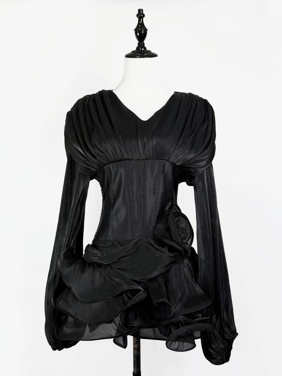 فستان قصير مكشكش بتصميم كورسيه وبليسيه