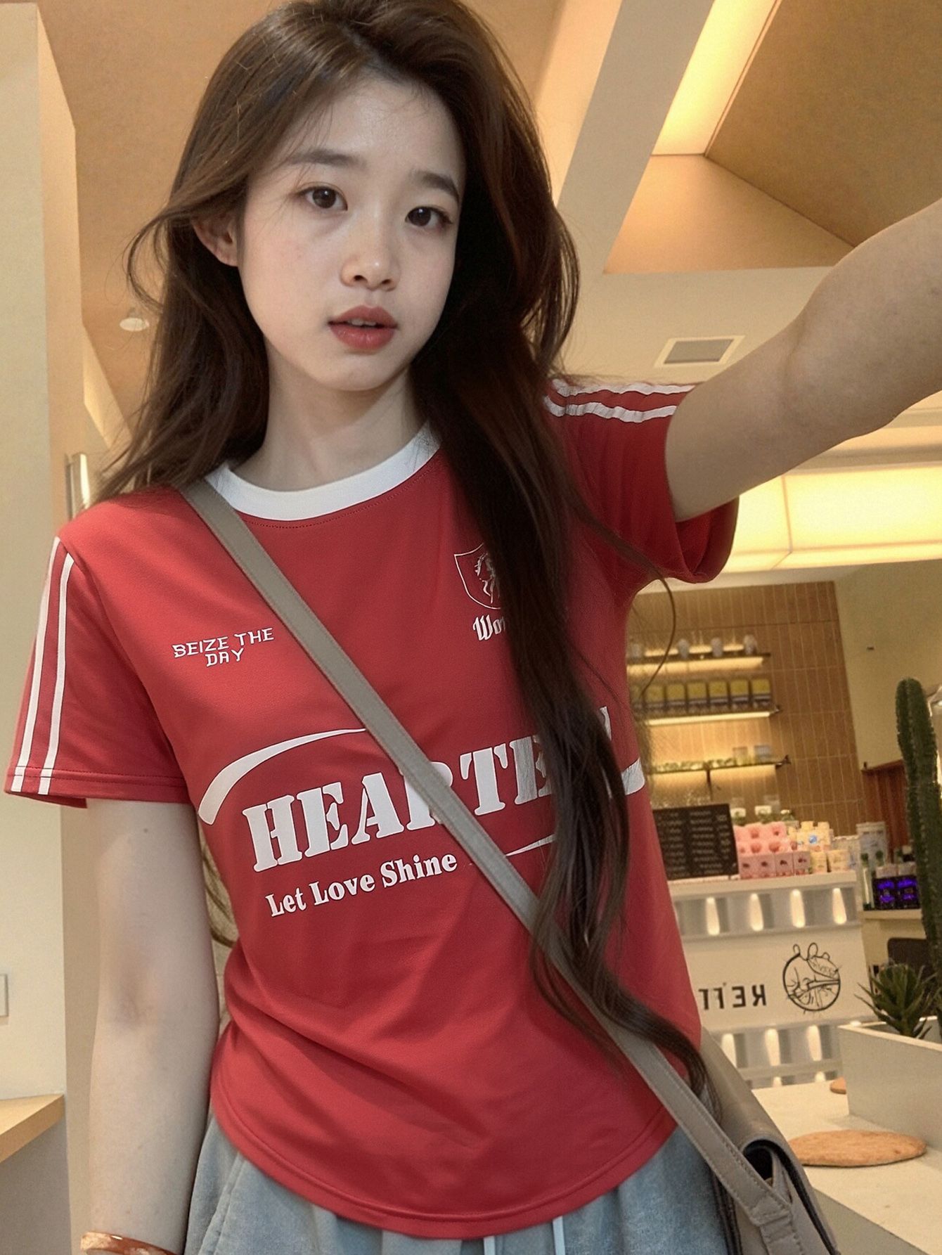 Red Knitted Short Sleeve Round Neck T-Shirt with Graphic Print