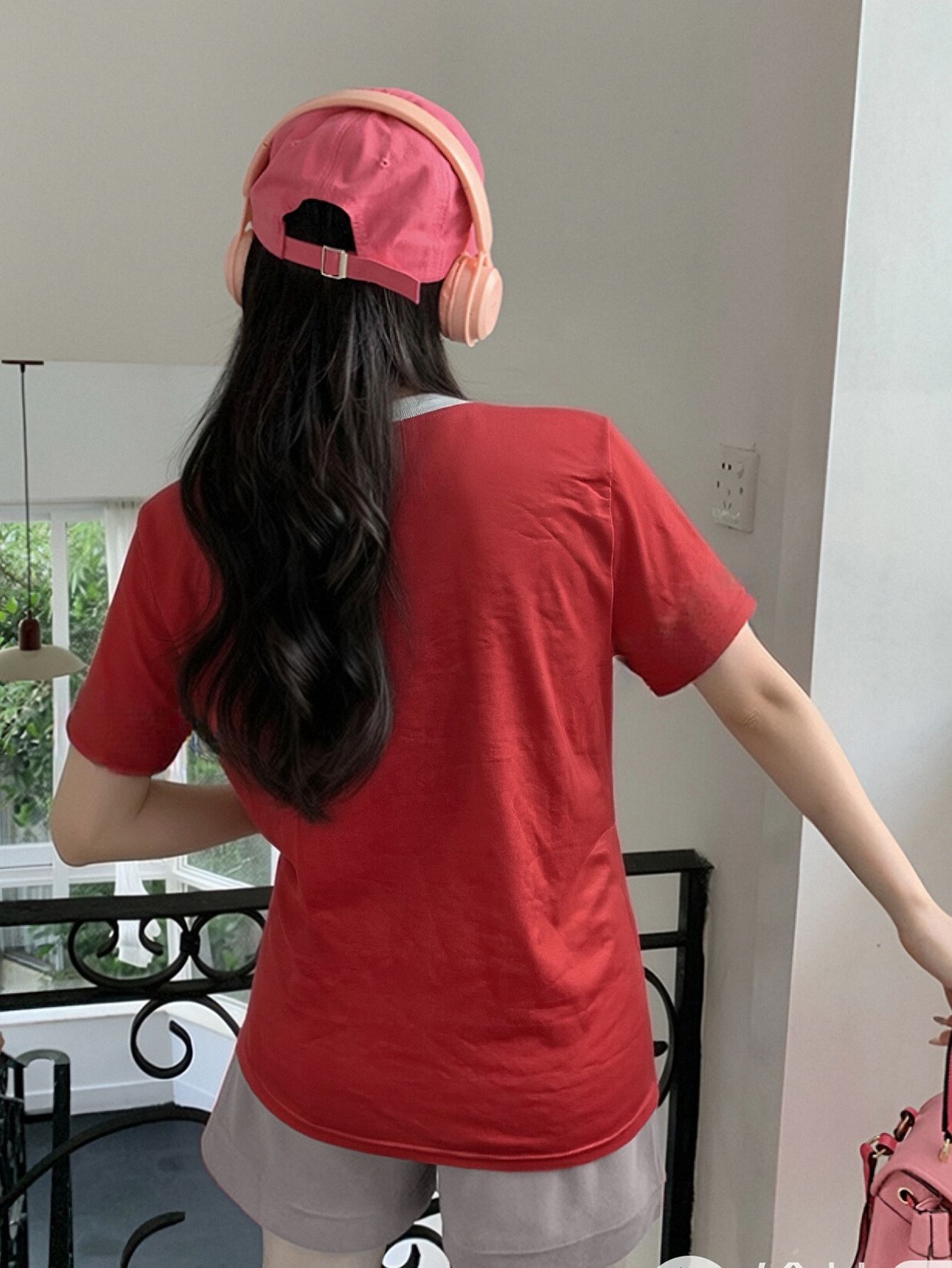 Red Knitted Short Sleeve Round Neck T-Shirt with Graphic Print