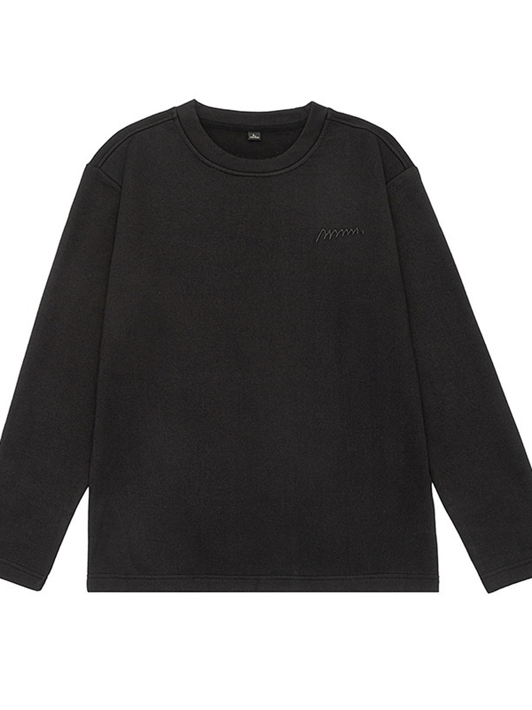 تيشيرت بأكمام طويلة وتفاصيل مطرزة للرجال