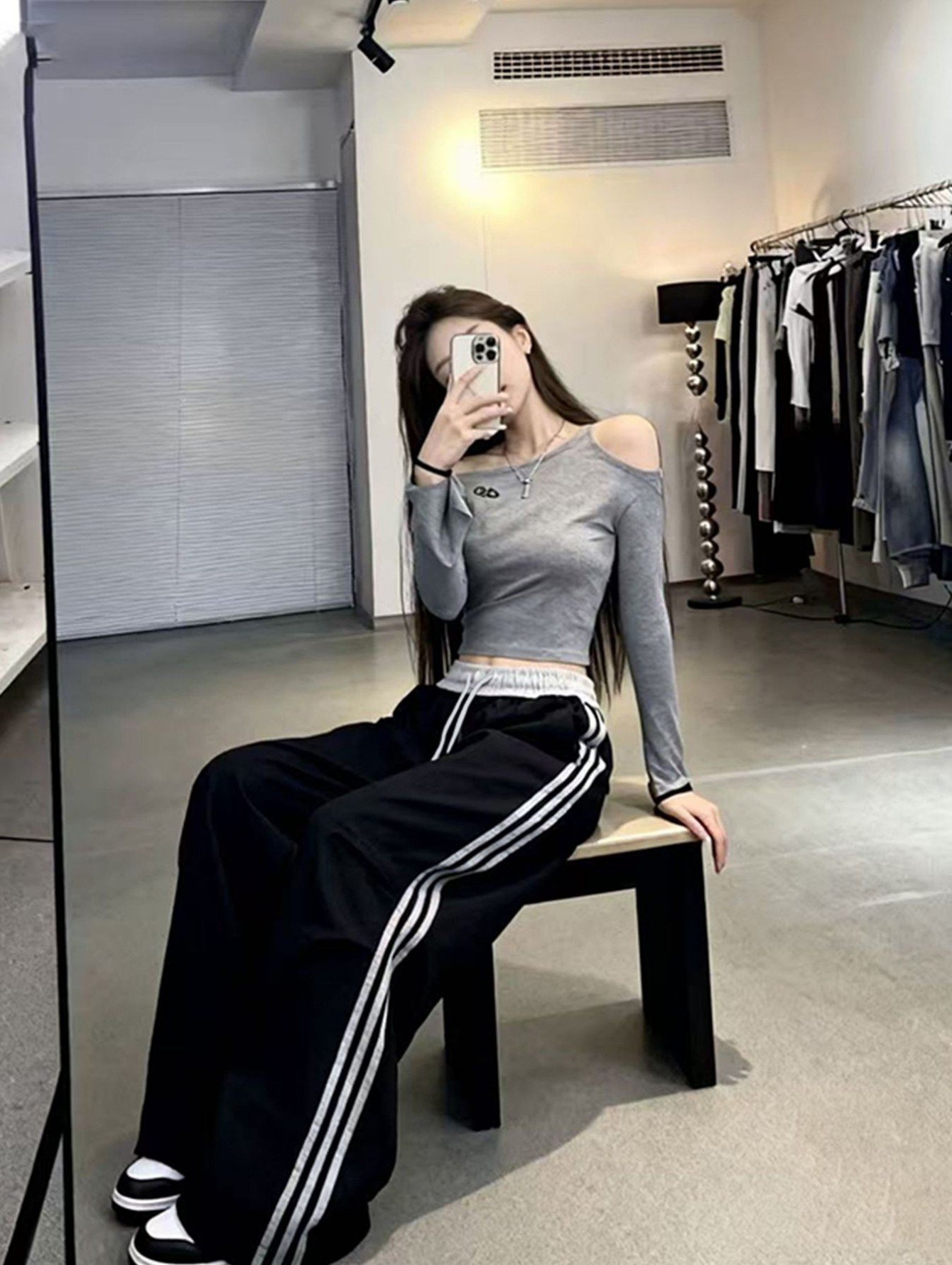 بنطال رياضي بقصة أرجل واسعة