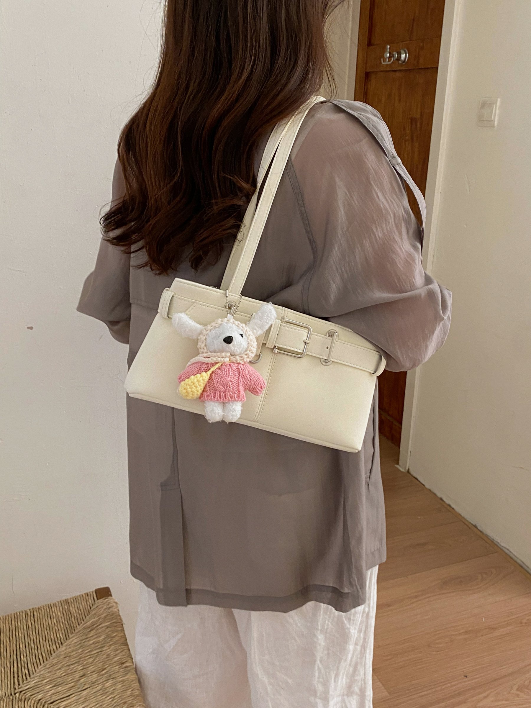 شنطة كتف مع دلاية
