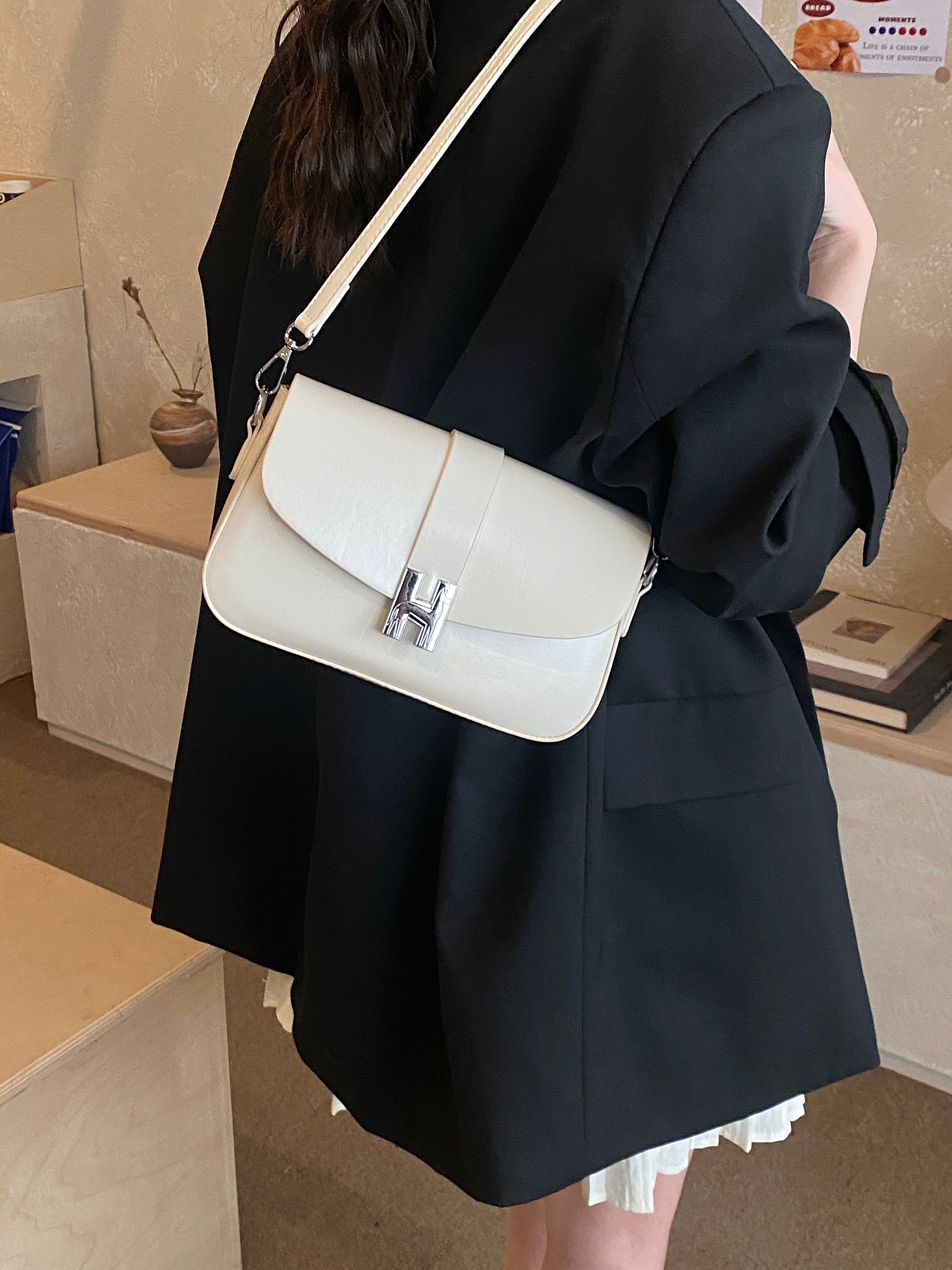 White Shoulder Bag with Chain Strap