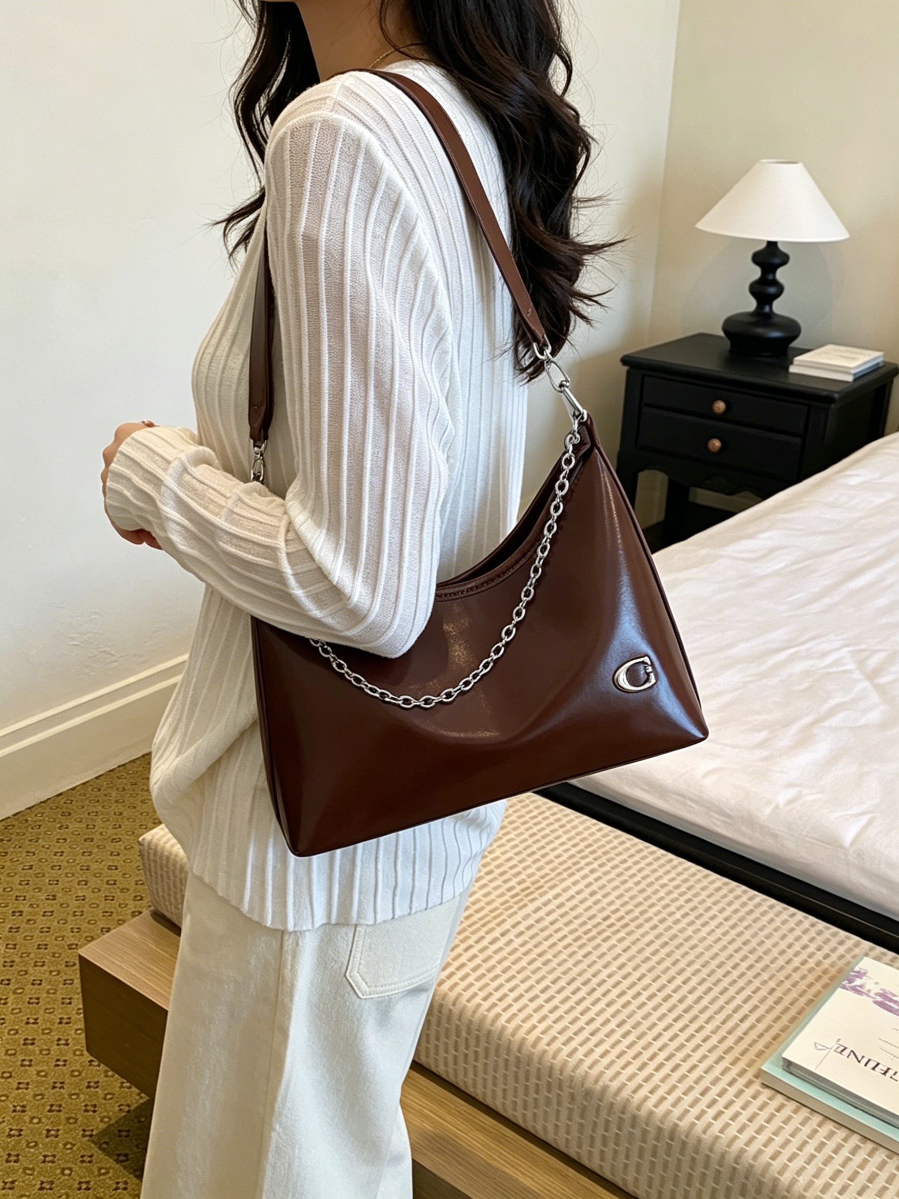 شنطة كتف كاجوال مزينة بسلسلة