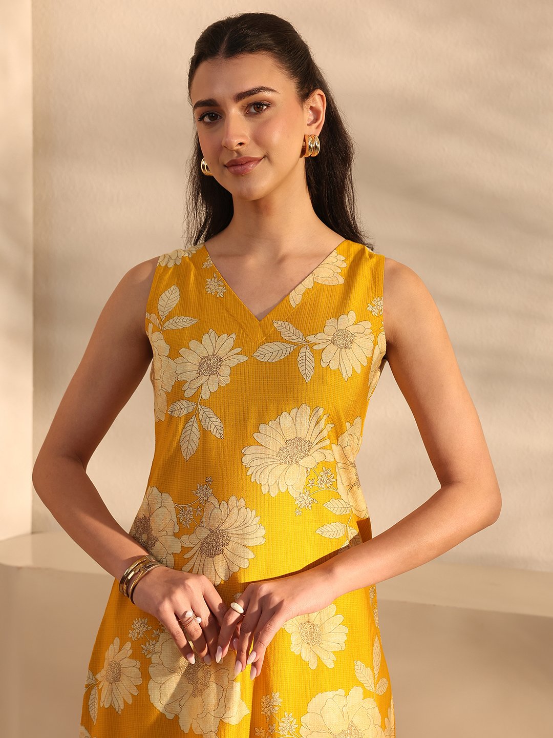 Mustard Printed Silk Blend Straight Kurta And Pants Set