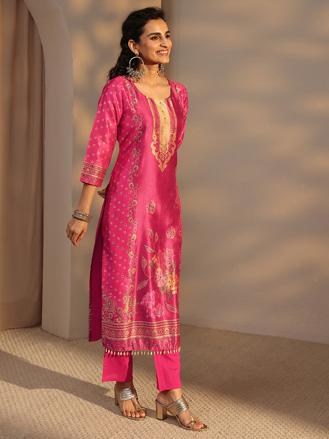 Pink Printed Silk Blend Straight Kurta, Pants And Dupatta Set