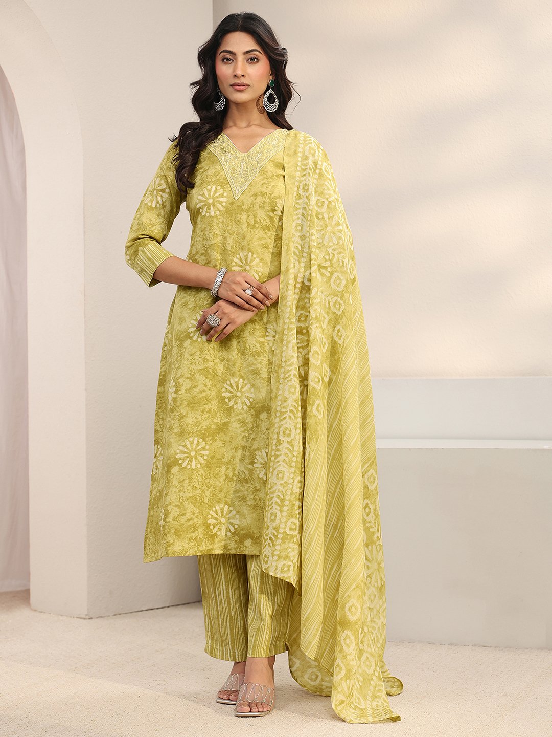 Green Printed Cotton Blend Straight Kurta, Trousers And Dupatta Set