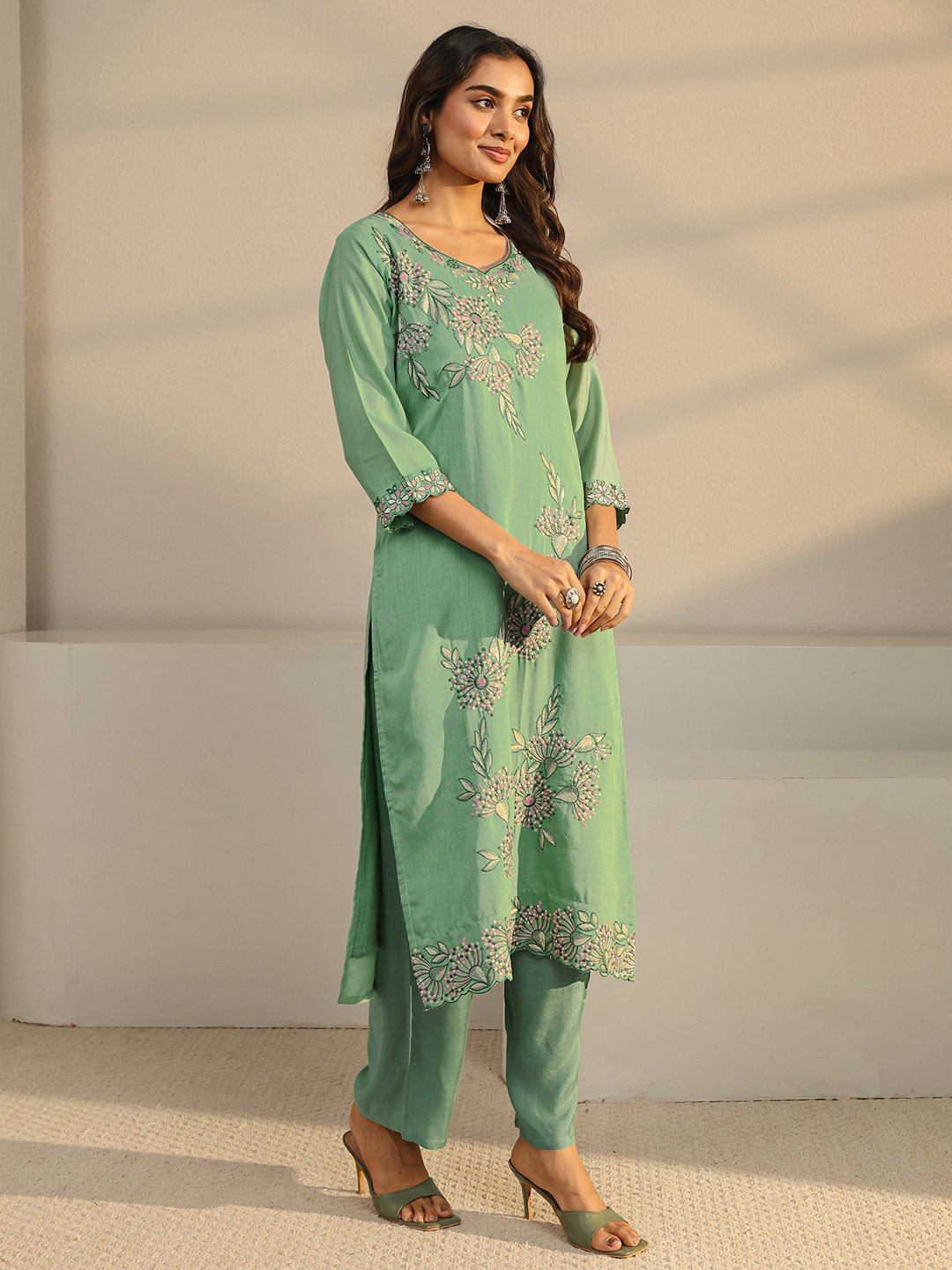 Green Embroidered Silk Blend Straight-Fit Kurta, Pants And Dupatta Set