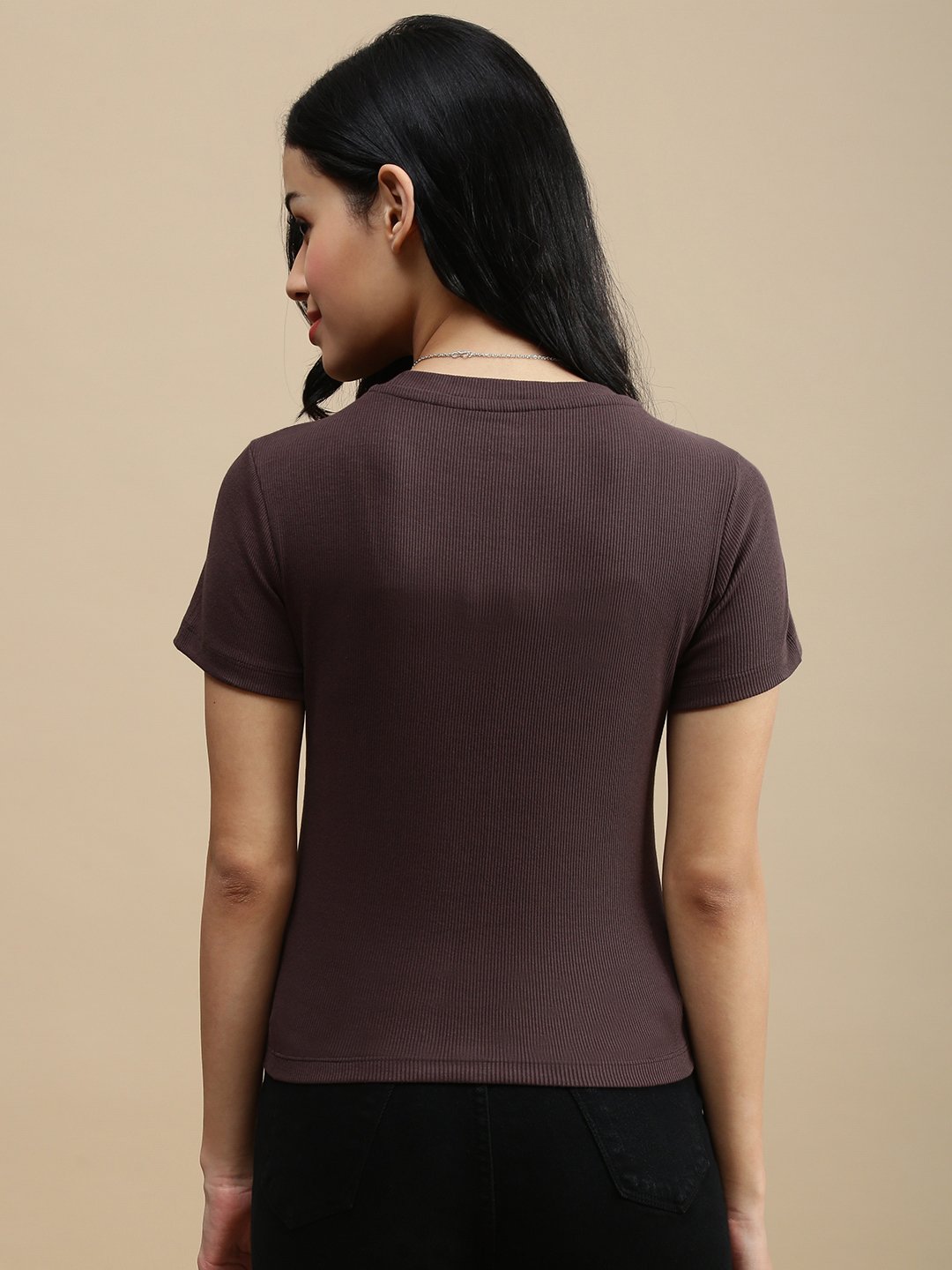 تيشيرت قطن ضيق بتفاصيل مضلعة