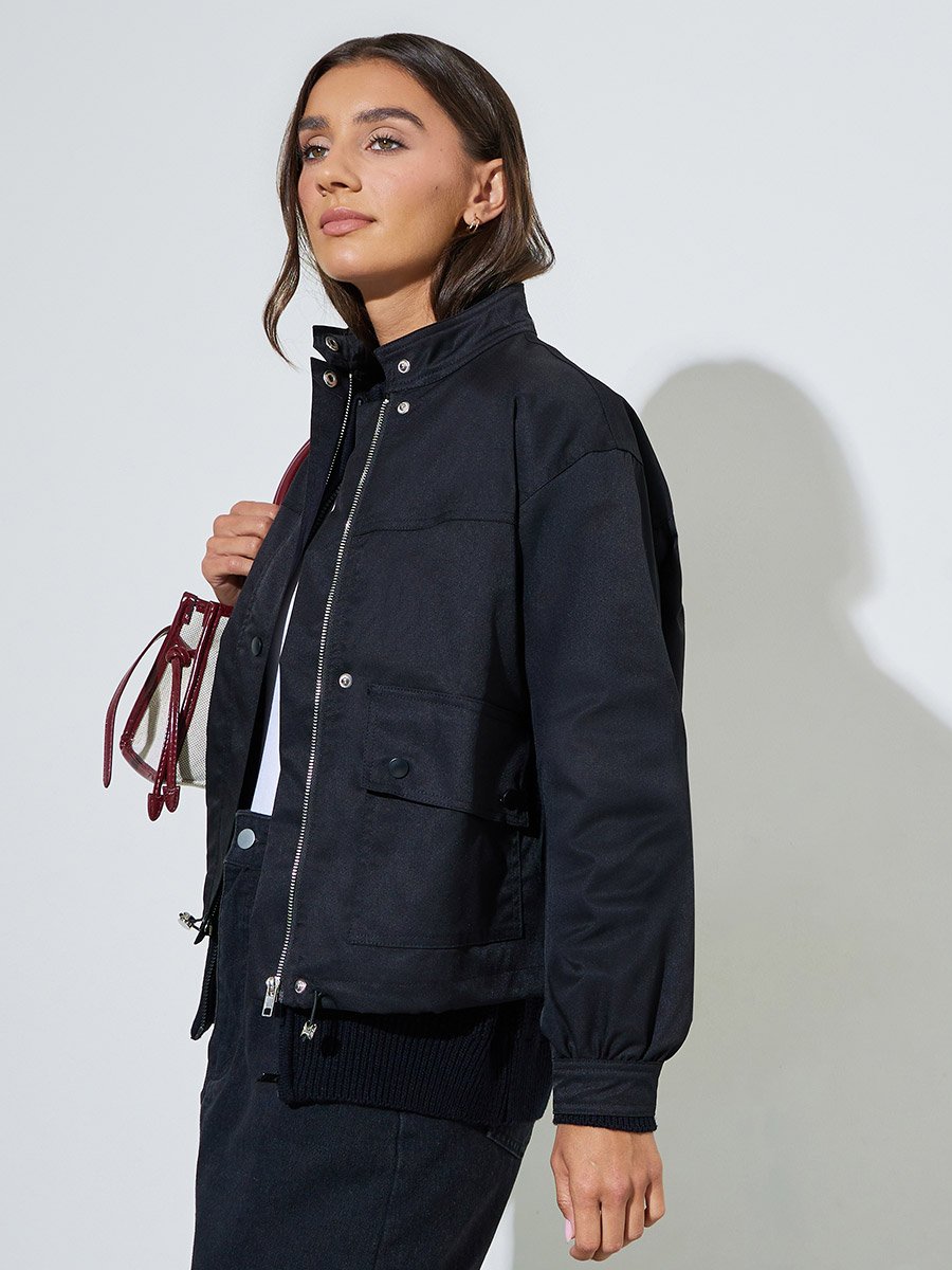 Black Solid Pocket Details Zip-Up Regular Fit Bomber Jacket