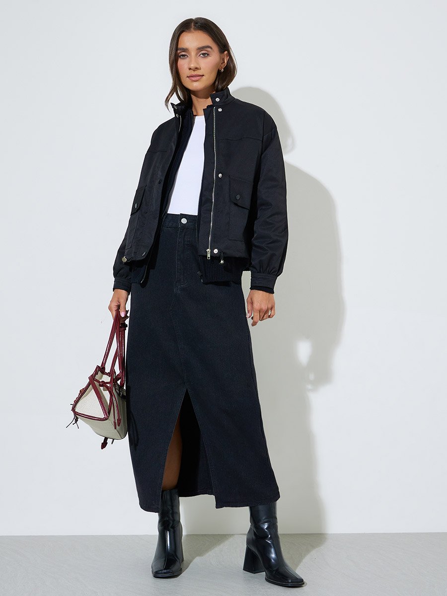 Black Solid Pocket Details Zip-Up Regular Fit Bomber Jacket