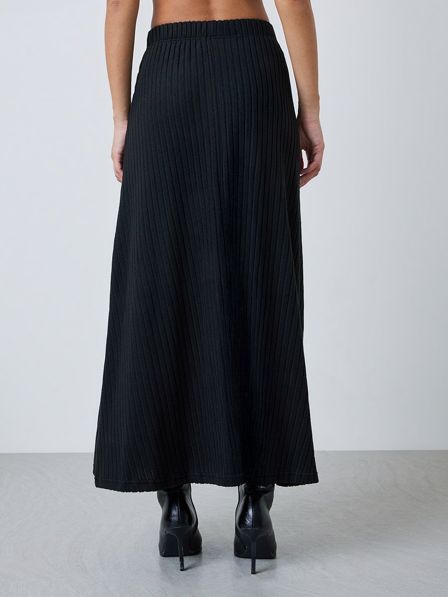Black Wide Ribbed Knit Maxi Skirt