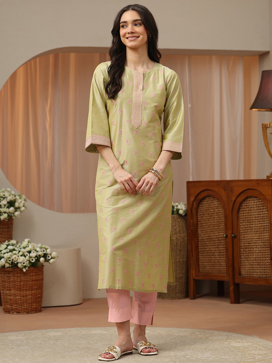 Green Embroidered Silk Blend Straight Kurta
