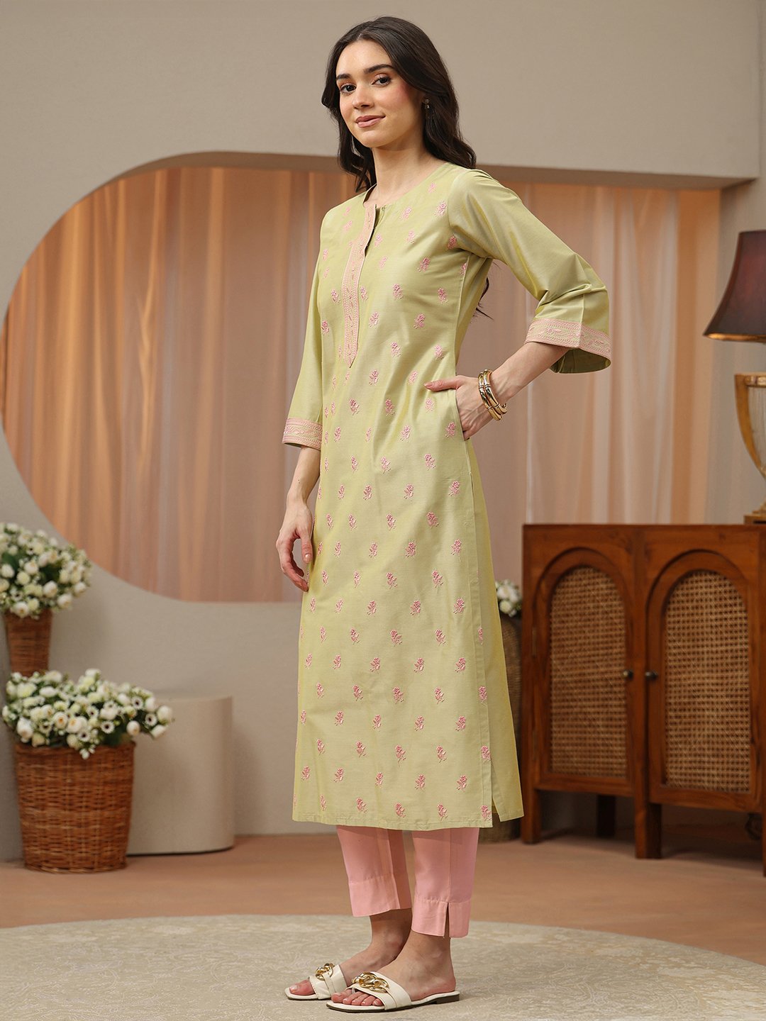 Green Embroidered Silk Blend Straight Kurta