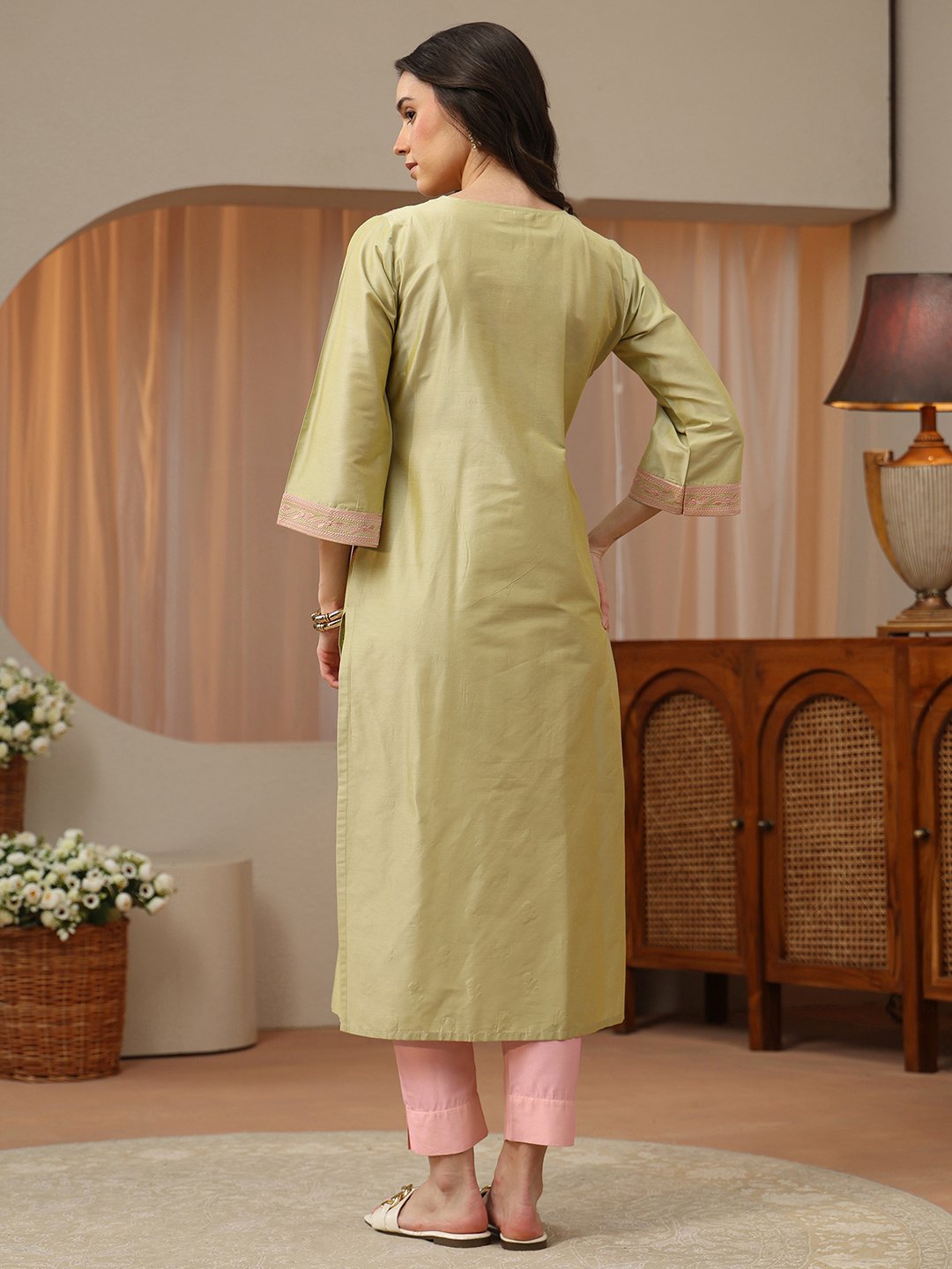Green Embroidered Silk Blend Straight Kurta
