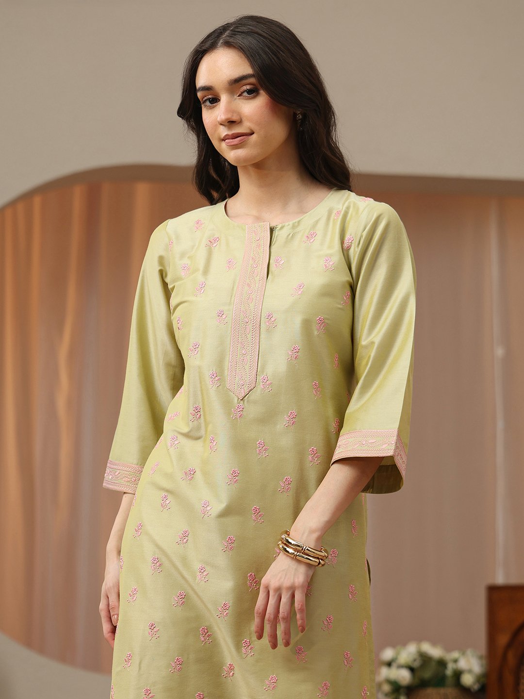 Green Embroidered Silk Blend Straight Kurta