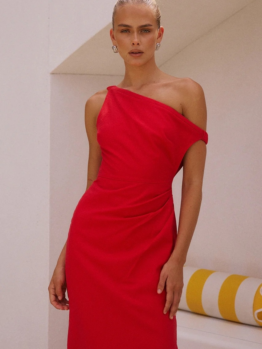 Red Solid One Shoulder Neck Sheath Midi Dress 